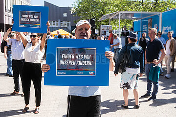 Demonstration der AFD auf gegen die Drag Vorlesung München