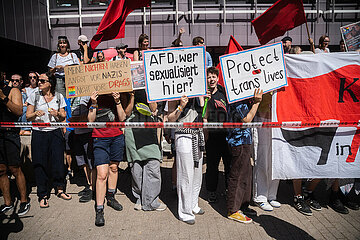 Demonstration von München ist Bunt in Unterstützung zur Drag Vorlesung München