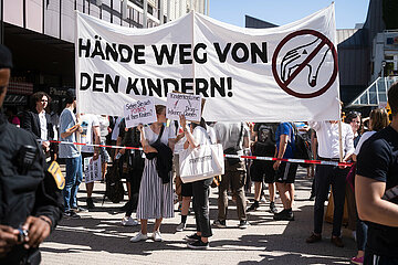 Demonstration von München Steht Auf gegen die Drag Vorlesung München