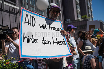 Demonstration von München ist Bunt in Unterstützung zur Drag Vorlesung München