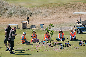 Sylt: Letzte Generation pflanzt Blumen auf Golfplatz Budersand
