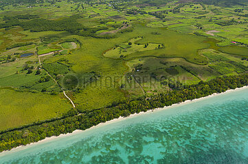 FRANCE. GUADELOUPE  MARIE-GALANTE ISLAND  NORTH WEST OF GRAND-BOURG  BEACH NEAR POINTE BALLET (AERIAL VIEW)