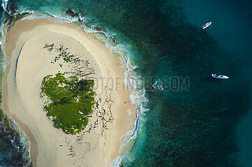 FRANCE. FRENCH WEST INDIES. MARTINIQUE. ROBERT BAY. AERIAL VIEW OF THE LOUP GAROU ISLET
