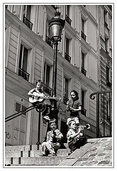 FRANCE. PARIS (75) MONTMARTRE AREA  GROUP OF CHILDREN MUSICIANS (1999) MODEL RELEASE OK