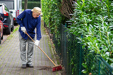 Senioren  die sich den Unterhalt ihres Gartens nicht leisten k?nnen