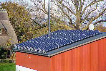 Dach in Norddeutschland best?ckt mit Solar-Pannels