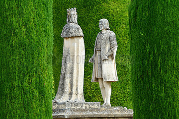 SPAIN. ANDALOUSIA. CORDOBA. THE ALCAZAR BUIT BY ALFONSO XI IN 1328 BECAME THE MAIN PALACE OF ISABELLE AND FERDINAND  KING OF CASTILLE WHO MADE THE GARDENS. A STATUE SHOW THEM WITH CHRISTOPHER COLOMBUS BEFORE ITS FIRST JOURNEY IN 1492.