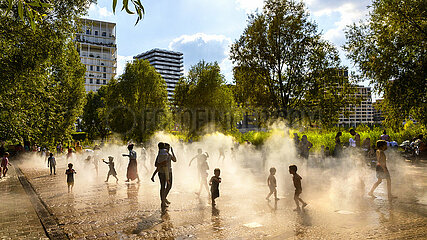 FRANCE. PARIS (75) THE FOGGERS OF CLICHY-BATIGNOLLES-MARTIN LUTHER-KING PARK IN 34 ? ON JUNE 25  2019