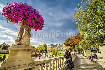 FRANCE  PARIS (75)  6TH ARR. THE LUXEMBOURG GARDEN BELONGS TO THE SENATE BUT IS OPEN TO THE PUBLIC. CREATED IN 1612 AT THE REQUEST OF MARIE DE MEDICI  IT WAS RESTORED UNDER THE FIRST EMPIRE BY THE ARCHITECT JEAN-FRANCOIS-THERESE CHALGRIN. IT COVERS 23 HECTARES