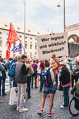 Ausge-Trumpt Demo gegen Populismus in München