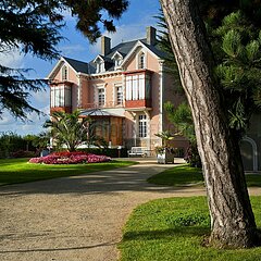 FRANCE. MANCHE (50) CHRISTIAN DIOR. THE VILLA LES RHUMBS . THE MUSEUM IS HOUSED IN THE CHILDHOOD HOME OF CHRISTIAN DIOR. THE VILLA EVOKES THE ATMOSPHERE AND LIFESTYLE AT THE BEGINNING OF THE 20TH CENTURY