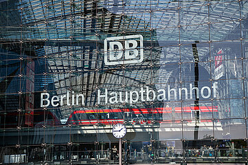 Berlin  Deutschland  Aussenansicht Berliner Hauptbahnhof am Washingtonplatz im Bezirk Mitte