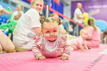 Russland-Vladivostok-Baby Crawling Race