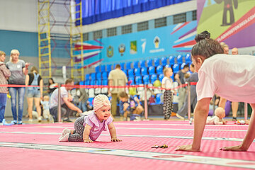 Russland-Vladivostok-Baby Crawling Race