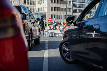 Verkleidet als Bundesregierung: Letzte Generation Blockade in München