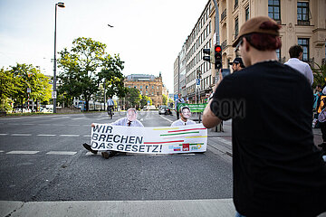 Verkleidet als Bundesregierung: Letzte Generation Blockade in München