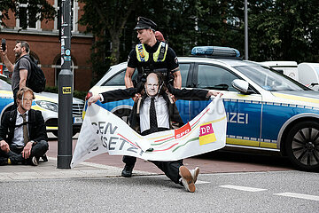 Verkleidet als Regierung: Letzte Generation Blockade in Hamburg