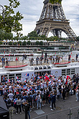 FRANCE. PARIS (75) 16 TH ARRONDISSEMENT. PORT DEBILLY  AT THE FOOT OF THE EIFFEL TOWER  CELEBRATION AND PRESENTATION OF THE PARIS 2024 OLYMPIC TORCH IN FRONT OF THE FRENCH OLYMPIC TEAM SUPPORTERS