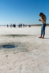 Tuerkei  Sereflikochisar - Trocken gefallener Teil des Salzsees Tuz Goelue  einer der salzhaltigsten Seen der Welt
