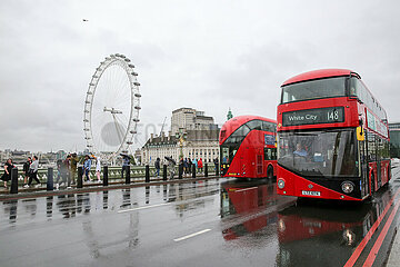 Großbritannien-London-Rain