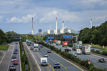 Berufsverkehr auf der Autobahn A2  Bottrop  Ruhrgebiet  Nordrhein-Westfalen  Deutschland