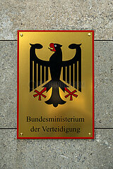 Deutschland  Berlin - Schild des Bundesministeriums der Verteidigung am Bendlerblock