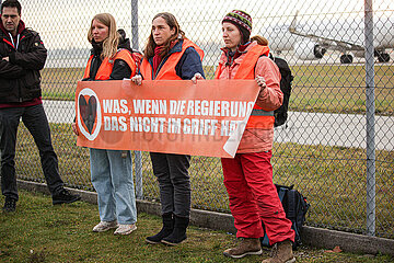 Letzte Generation blockiert Flughafen in München