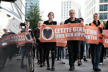 Letzte Generation veranstaltet Protestmarsch in Berlin