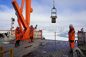 (DyysonSci) China-Xuelong-Arctic Ocean Expedition Expedition First Phase Completion (CN)