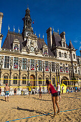 FRANCE. PARIS (75) PARIS-PLAGE SUMMER FESTIVITIES (BEACH VOLLEY) IN FRONT OF THE CITY HALL