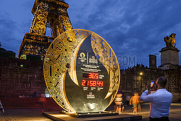 FRANCE. PARIS (75) (7TH DISTRICT) COUNTDOWN TO THE TIME BEFORE THE OPENING CEREMONY OF THE PARIS 2024 OLYMPIC GAMES  INSTALLED IN THE PORT DE LA BOURDONNAIS  AT THE FOOT OF THE EIFFEL TOWER