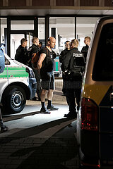 Gewahrsamsprüfung von Letzte Generation vor Polizeiinspektion Würzburg