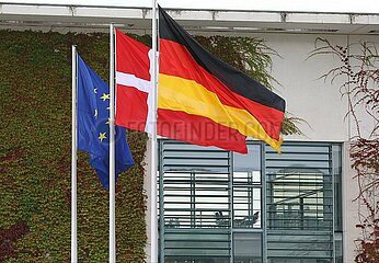 Fahnen von EU  Daenemark und Deutschland