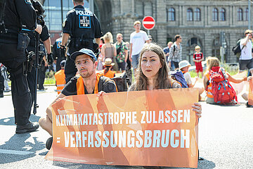 Trotz Allgemeinverfügung: Letzte Generation blockiert in Nürnberg