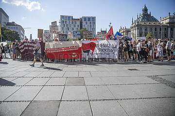 Demonstration der Antifa gegen einen Infostand der AfD