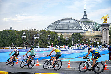 FRANCE. PARIS (75) (7TH DISTRICT) AUGUST 2023: TRIATHLON TEST COMPETITION SERVING AS A GENERAL REHEARSAL IN ANTICIPATION OF THE PARIS 2024 OLYMPIC GAMES. HERE  AT THE ALEXANDRE III BRIDGE