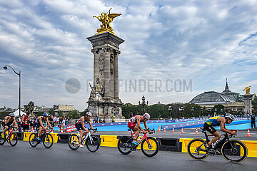 FRANCE. PARIS (75) (7TH DISTRICT) AUGUST 2023: TRIATHLON TEST COMPETITION SERVING AS A GENERAL REHEARSAL IN ANTICIPATION OF THE PARIS 2024 OLYMPIC GAMES. HERE  AT THE ALEXANDRE III BRIDGE