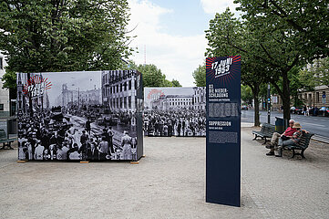 Berlin  Deutschland  Ausstellung entlang Unter den Linden anlaesslich des 70. Jahrestags Volksaufstand in der DDR vom 17. Juni 1953