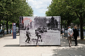 Berlin  Deutschland  Ausstellung entlang Unter den Linden anlaesslich des 70. Jahrestags Volksaufstand in der DDR vom 17. Juni 1953