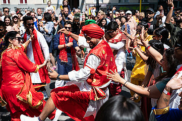 Berlin  Deutschland  Teilnehmer der indischen Gemeinschaft auf dem Karneval der Kulturen in Kreuzberg