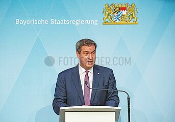 Markus Söder hält weiter an Hubert Aiwanger fest