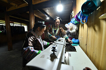 (Enchantingguangxi) China-Guangxi-Miao Ethnisches Gruppen-Traditionales Kostüm (CN)