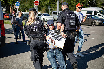 Zur IAA: Letzte Generation blockiert in München und Autofahrer watscht Aktivisten