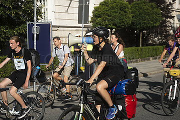 Ohne Kerosin nach Bayern Fahrraddemo zur IAA in München