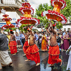 FRANCE. PARIS (75) 18TH DISTRICT. FEAST OF GANESH (2009 EDITION). EVERY YEAR  AT THE END OF SUMMER  THE INDIAN COMMUNITY PAY HOMAGE TO THE FAMOUS INDIAN GOD  WITH A COLORFUL PROCESSION.