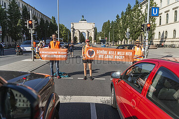 Blockade der Letzten Generation in München mit Lebenslaute