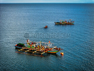 Drohnenaufnhame von Fischerbooten vor Biliran Island