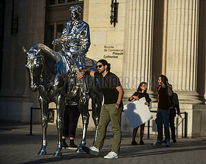 FRANCE. PARIS (75) 1ST DISTRICT. TRADE EXCHANGE-PINAULT FOUNDATION. SCULPTURE BY AMERICAN ARTIST CHARLES RAY  TITLED HORSE AND RIDER  IN FRONT OF THE MUSEUM. OPENED IN 2021  THE FRANCOIS PINAULT COLLECTION BRINGS TOGETHER MORE THAN 10 000 WORKS BY NEARLY 350 ARTISTS