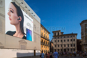 ITALY. LATIUM. ROME. NAVONE SQUARE (PIAZZA NAVONA). GIANT ADVERTISING FOR HUAWEI PHONES