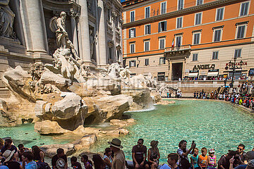 ITALY  ROME. TOURISTS NEAR THE TREVI FOUNTAIN